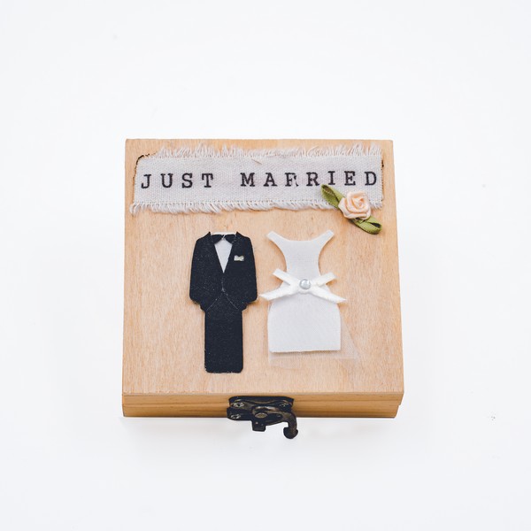Ξύλινο κουτάκι για βέρες Just Married