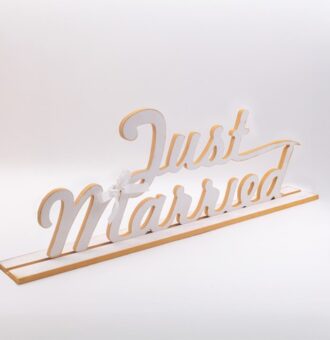 &Xi;&Upsilon;&Lambda;&Iota;&Nu;&Eta; &Epsilon;&Pi;&Iota;&Gamma;&Rho;&Alpha;&Phi;&Eta; &Mu;&Epsilon; &Beta;&Alpha;&Sigma;&Eta; JUST MARRIED